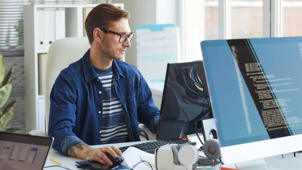 Equipo trabajando con herramientas digitales y flujos de producto